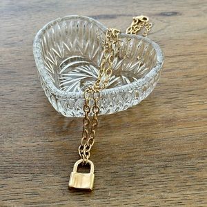 Golden Allure: Classic Locket Pendant Necklace